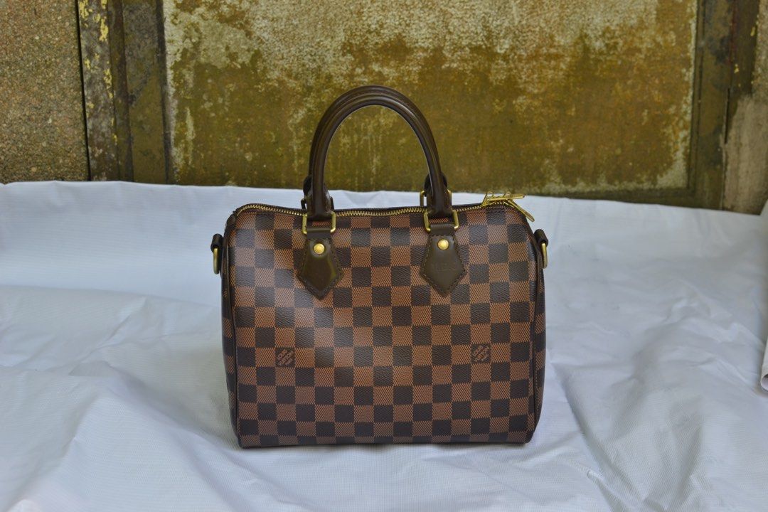 LV Damier speedy 25 (Category: Luxury Bags & Wallets) located in Baloi. Submitted by itsluxurythings (Listing ID 1298375178, Image 2). Description: ❌❌NO COD & COP. Payment first Only❌❌ 💯✅The Bag still in-tuck NO Deformed as u can see posted pictures. Pls add shipping fee 250 ✅💯 ⛔️❌i will not entertain/Reply to alot of questions & heavy requests & of course heavy demand if ayaw niyo bumili wag na mag Messages if madami pa tanong basta naka post 