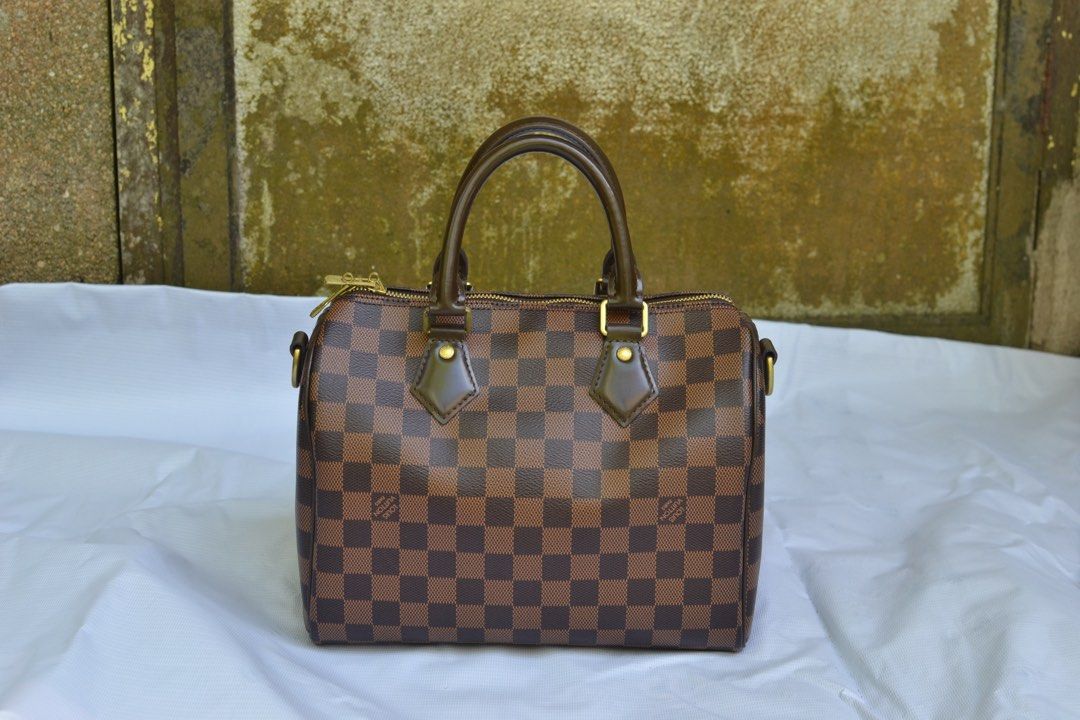 LV Damier speedy 25 (Category: Luxury Bags & Wallets) located in Baloi. Submitted by itsluxurythings (Listing ID 1298375178, Image 3). Description: ❌❌NO COD & COP. Payment first Only❌❌ 💯✅The Bag still in-tuck NO Deformed as u can see posted pictures. Pls add shipping fee 250 ✅💯 ⛔️❌i will not entertain/Reply to alot of questions & heavy requests & of course heavy demand if ayaw niyo bumili wag na mag Messages if madami pa tanong basta naka post 