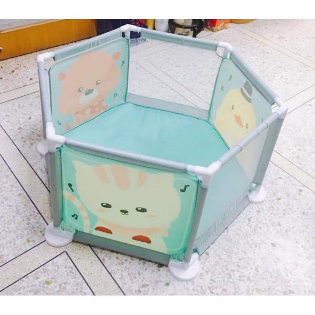‼️RUSH‼️ Playpen (Mambo Baby) (Category: Cots & Cribs) located in Naga. Submitted by siangchinaubreyy (Listing ID 1357979982, Image 1). Description: Used once Complete with box packaging Shipping c/o buyer .