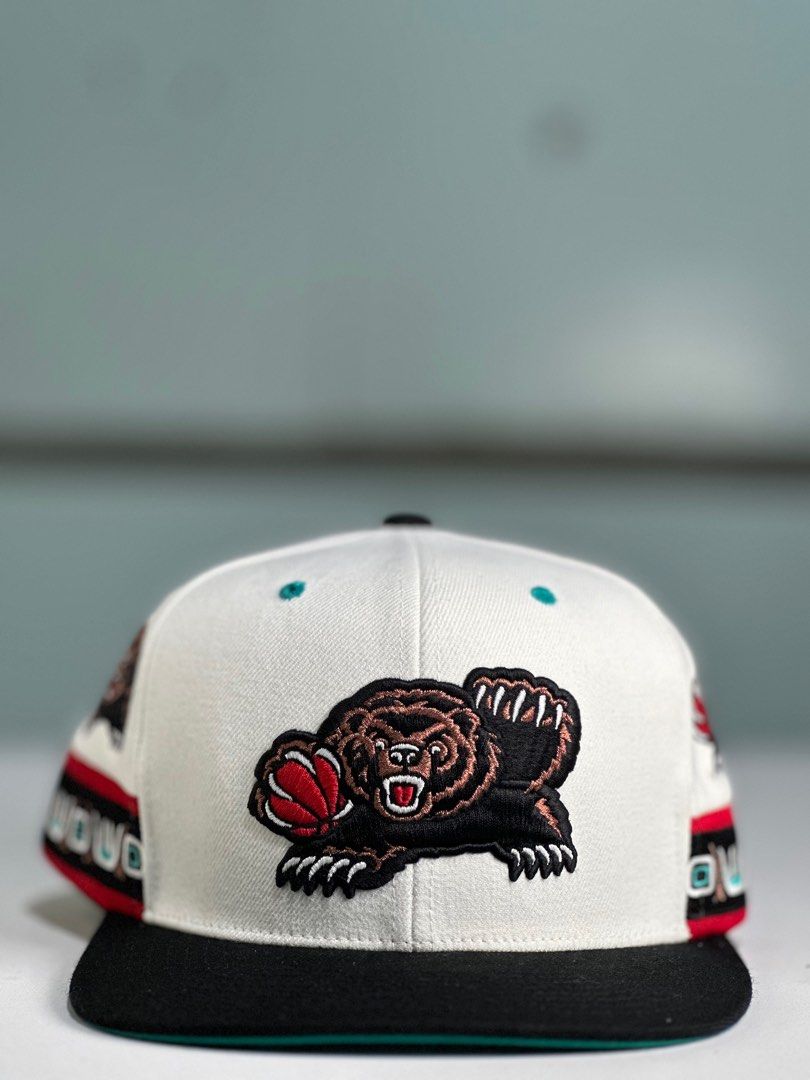 Memphis Grizzlies Shorthook Snapback (Category: Caps & Hats) located in San Pablo. Submitted by luxurydon (Listing ID 1358014856, Image 1). Description: Used with care Acrylic wool fabric 2015 released .