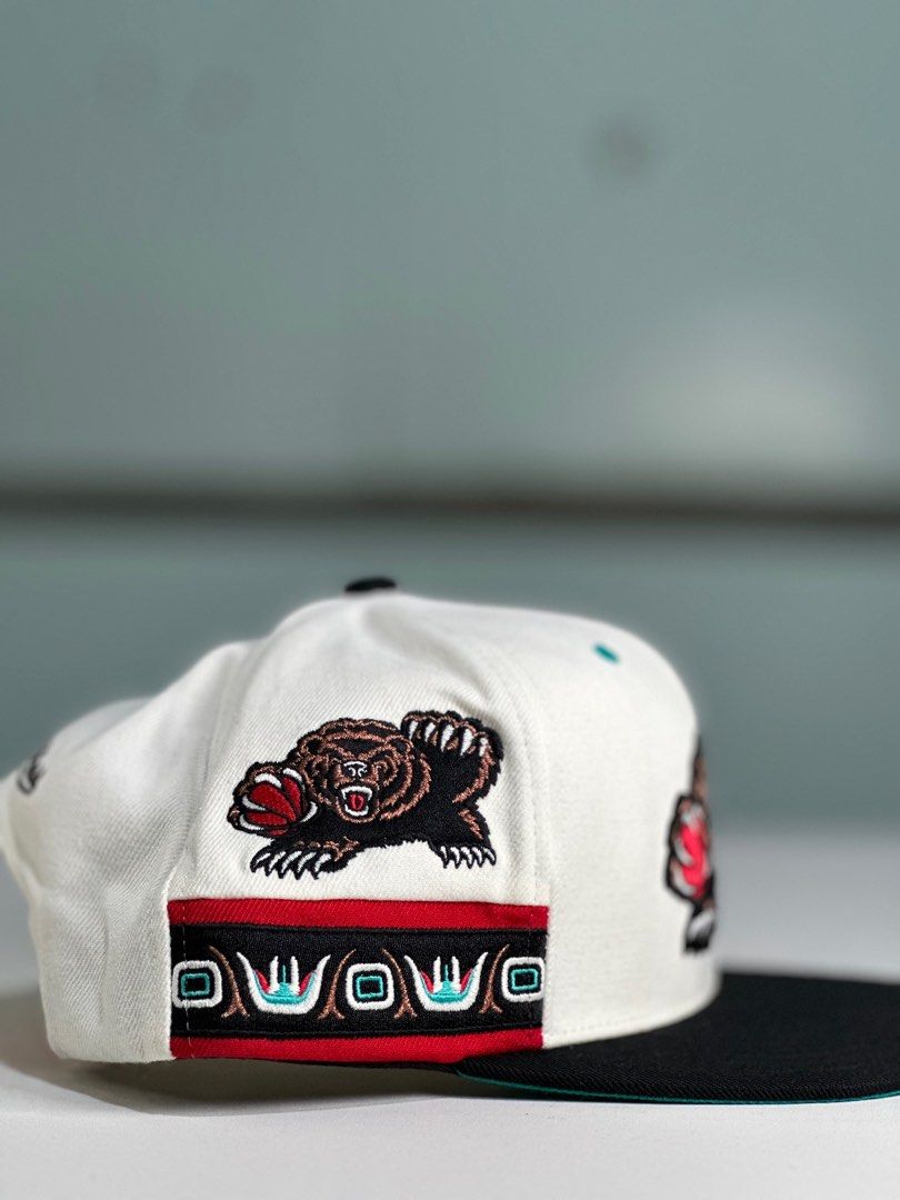 Memphis Grizzlies Shorthook Snapback (Category: Caps & Hats) located in San Pablo. Submitted by luxurydon (Listing ID 1358014856, Image 2). Description: Used with care Acrylic wool fabric 2015 released .