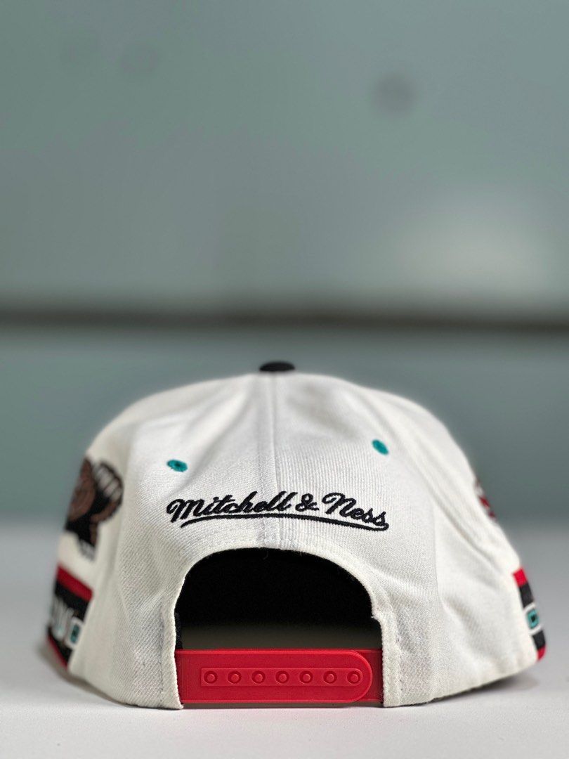 Memphis Grizzlies Shorthook Snapback (Category: Caps & Hats) located in San Pablo. Submitted by luxurydon (Listing ID 1358014856, Image 3). Description: Used with care Acrylic wool fabric 2015 released .