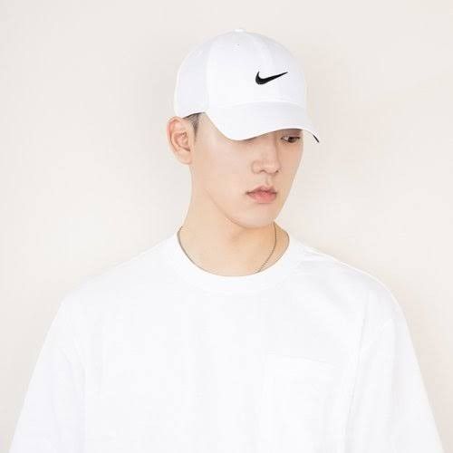 Nike Legacy 91 Tech Cap Snapback (Category: Caps & Hats) located in Davao. Submitted by janbars (Listing ID 1357979937, Image 1). Description: Nike Legacy 91 Tech Cap Snapback Good condition No issue 599 + sf.