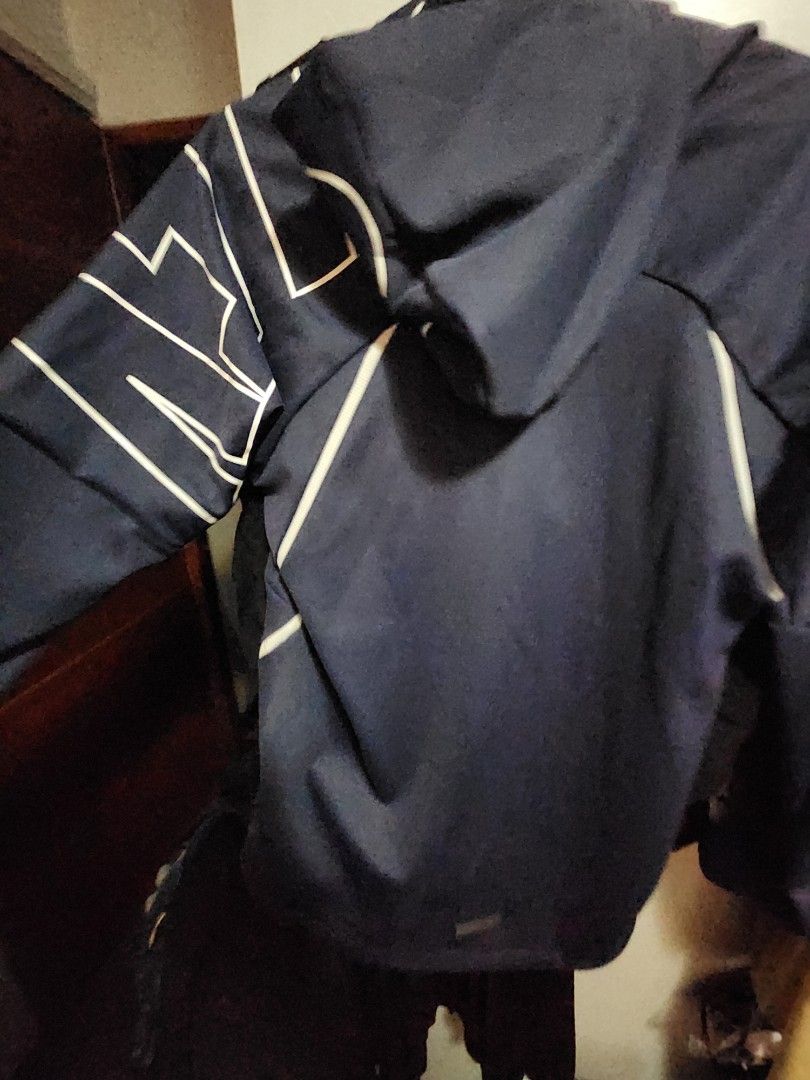 Brand new Oakley Jacket from Japan (Category: Coats, Jackets and Outerwear) located in Marilao. Submitted by kick_oh (Listing ID 1357994203, Image 3). Description: For sale brand new Oakley Jacket Performance Fit size XL Blue condition brand new with tags, orig paperbag including price tag Oakley name printed from hood to shoulder very nice and unique item in actual Japan release, not released in PH stores bought from Rinku Outlet Store Osaka Jap
