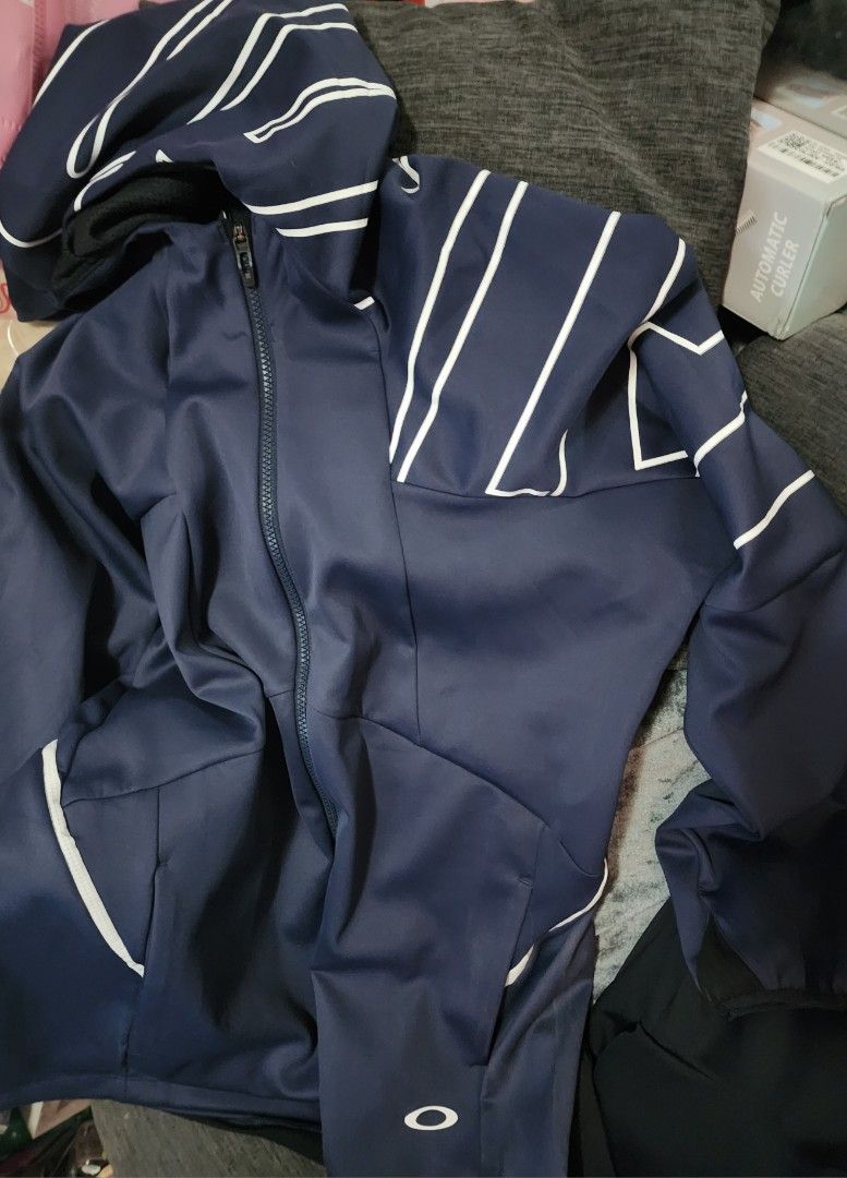 Brand new Oakley Jacket from Japan (Category: Coats, Jackets and Outerwear) located in Marilao. Submitted by kick_oh (Listing ID 1357994203, Image 2). Description: For sale brand new Oakley Jacket Performance Fit size XL Blue condition brand new with tags, orig paperbag including price tag Oakley name printed from hood to shoulder very nice and unique item in actual Japan release, not released in PH stores bought from Rinku Outlet Store Osaka Jap