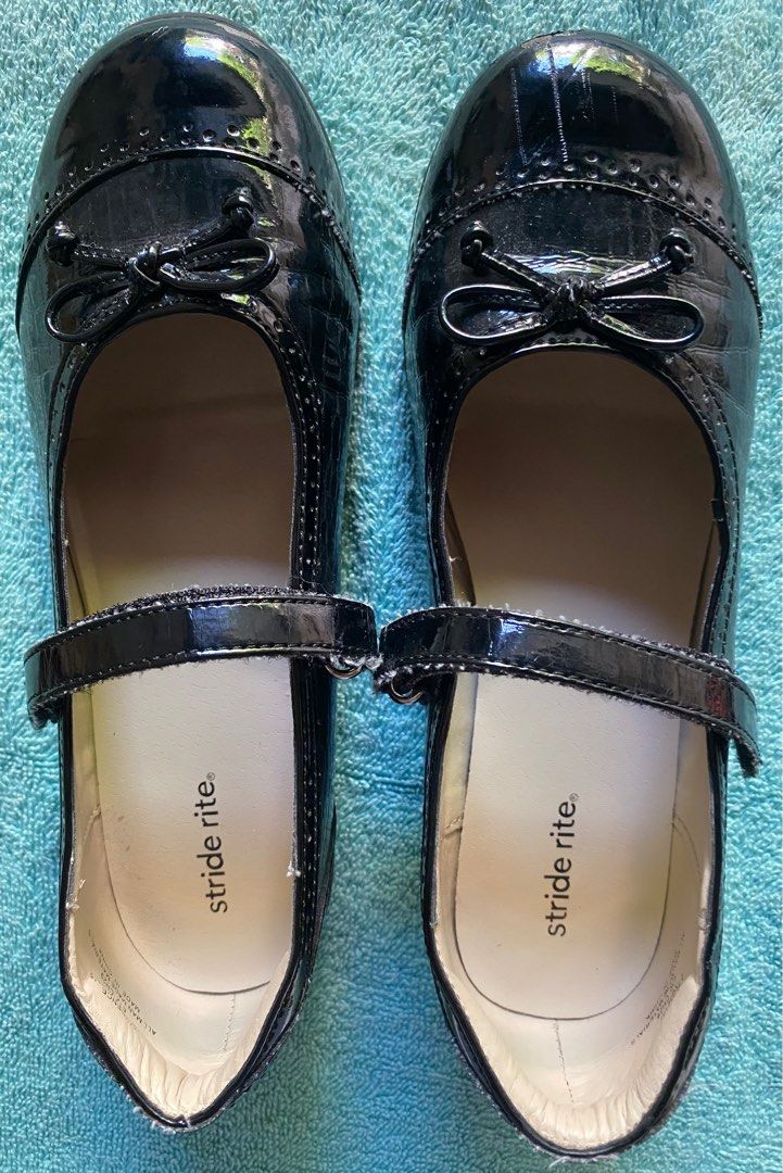 Stride rite kids shoes Branded (Category: Babies & Kids Fashion) located in Manila. Submitted by olxph_540542159 (Listing ID 1358060790, Image 2). Description: Brand: Stride Rite (Famous expensive quality Brand) Color: Kaydence Black Size 2.5M.