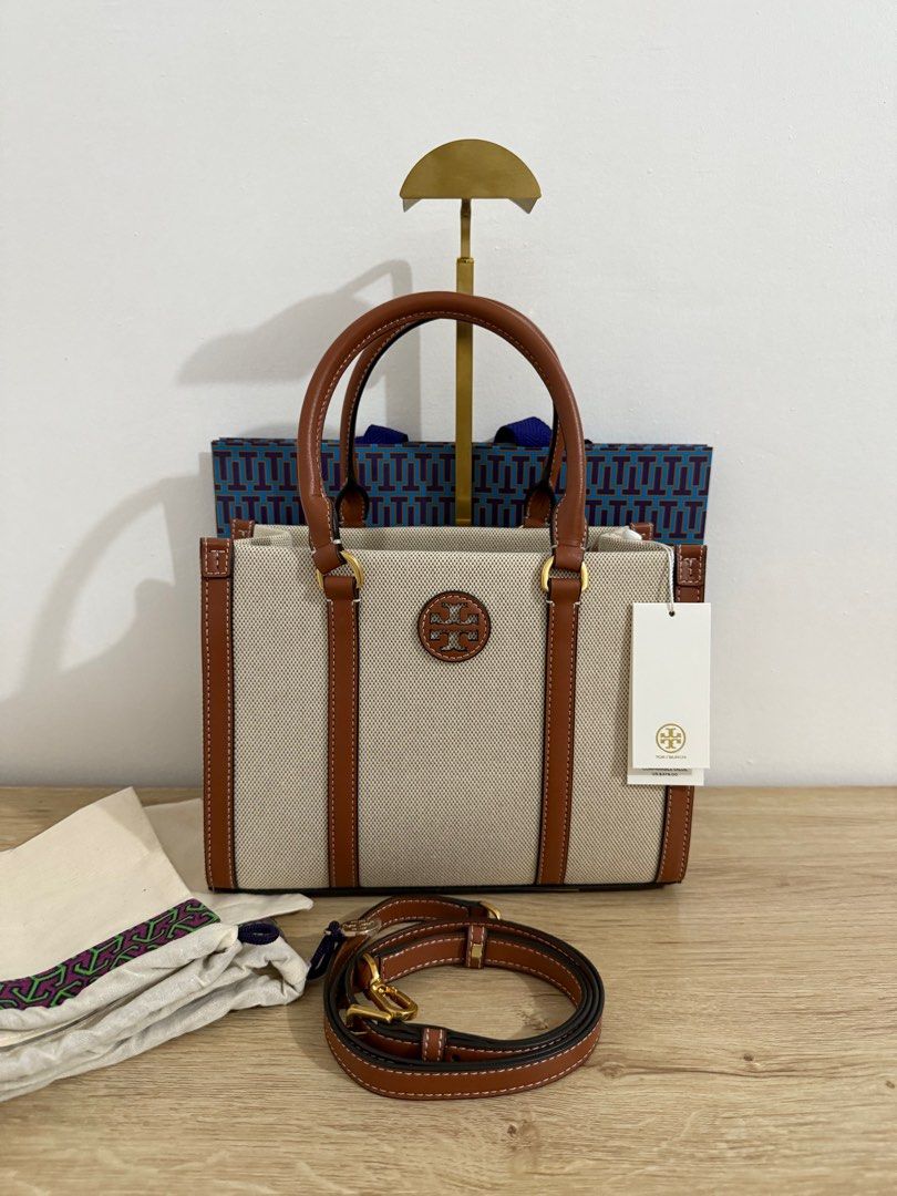 Tory burch blake small two way (Category: Luxury Bags & Wallets) located in Cabuyao City. Submitted by baglover1111 (Listing ID 1358119307, Image 1). Description: Brand new complete inclusions Guaranteed original.