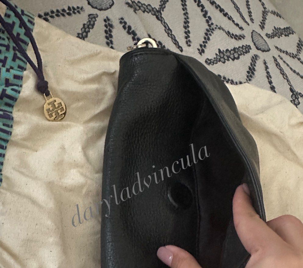 Tory Burch Britten Chain Sling Bag (Authentic) (Category: Luxury Bags & Wallets) located in Pasay City. Submitted by dvncldryl (Listing ID 1358057381, Image 3). Description: ✨ Selling my authentic Tory Burch in Britten chain sling bag, bought in Japan ✨ Rank: B Rfs: Decluttering, need funds Flaws: signs of usage, need to polish hardware and chain, leather's 10/10 ❣️ Less 200 pesos if you take 2 or more bags ❣️Can do SDD, free sf if around Ortigas