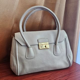 (Kategori: ) berada di . Dikirim oleh fanclau.bag (ID iklan 1358087725, Gambar 1). Deskripsi: .