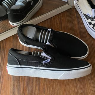 (Kategori: ) berada di . Dikirim oleh sneakerssecondmarket (ID iklan 1358144725, Gambar 1). Deskripsi: .