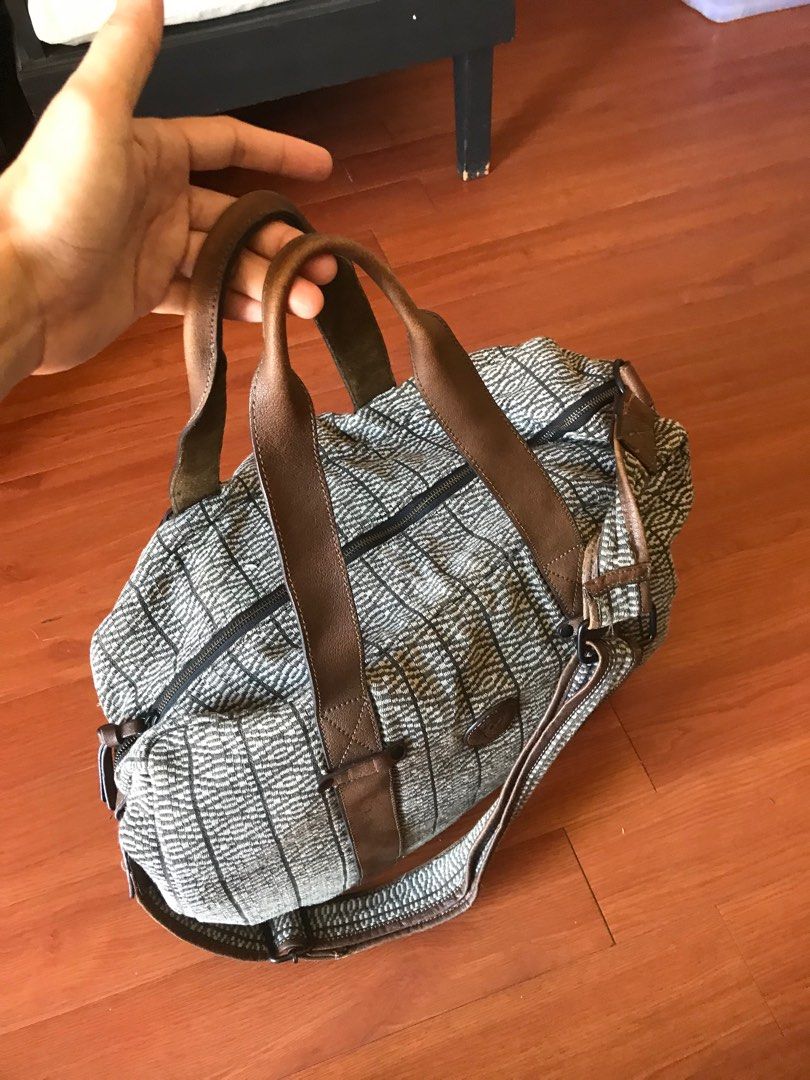 Zara Duffel/Travel Bag (Category: Cross-body Bags) located in Paranaque City. Submitted by melvinmarquez (Listing ID 1357978819, Image 3). Description: For Sale Only Zara Duffel/Travel Bag Material: Fabric and Leather Size: 19”L x 9”D x 14”H Good condition Price: 2,450 Pickup at Mon El Subdivision gate near sm bf Parañaque or shipping or lalamove delivery at buyers expense.