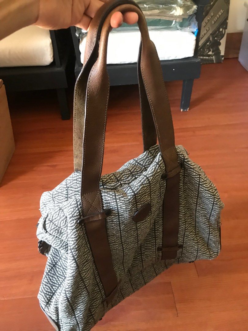 Zara Duffel/Travel Bag (Category: Cross-body Bags) located in Paranaque City. Submitted by melvinmarquez (Listing ID 1357978819, Image 1). Description: For Sale Only Zara Duffel/Travel Bag Material: Fabric and Leather Size: 19”L x 9”D x 14”H Good condition Price: 2,450 Pickup at Mon El Subdivision gate near sm bf Parañaque or shipping or lalamove delivery at buyers expense.