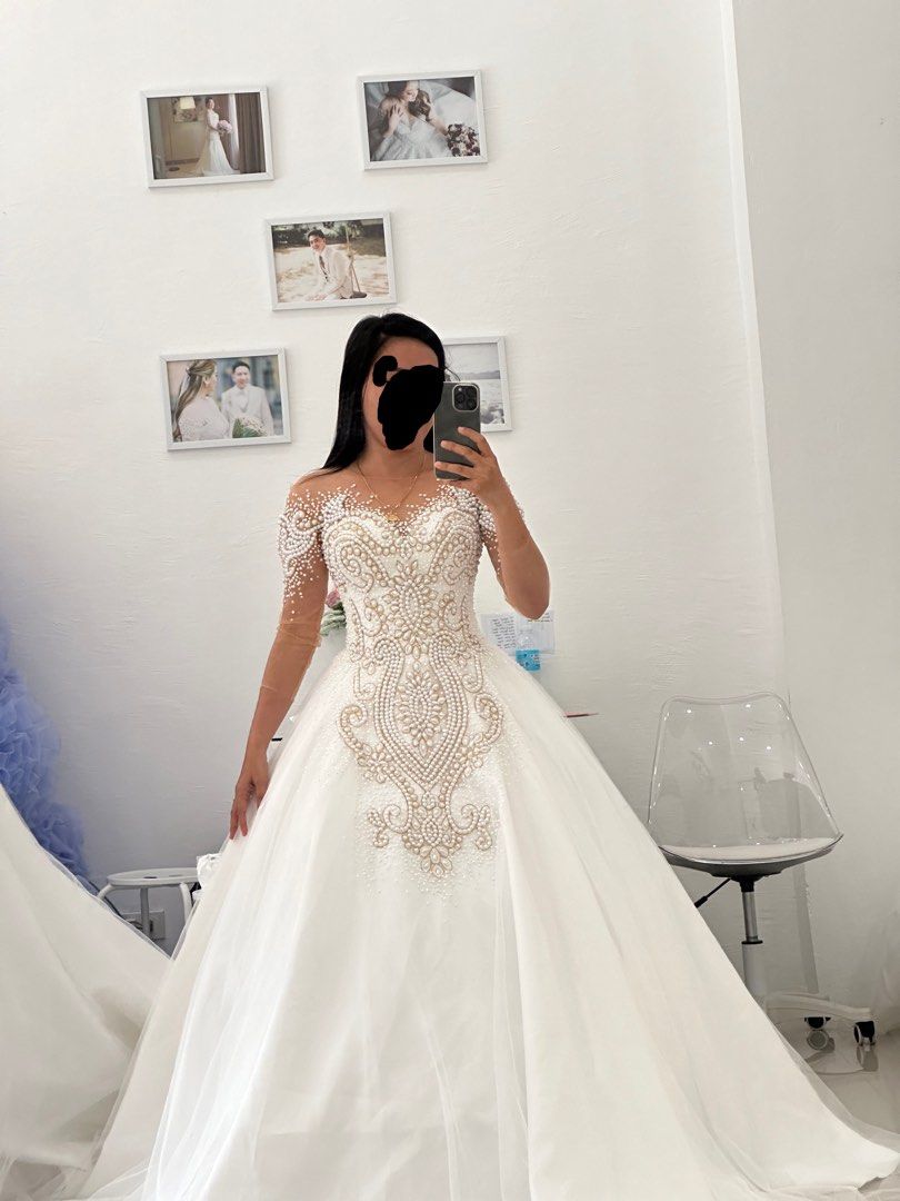Zharies Wedding gown (Category: Evening dresses & gowns) located in Biliran. Submitted by gesta (Listing ID 1357466866, Image 3). Description: -Free 1st and 2nd Viel -free peticot -for reference, im 5ft at mejo mahaba pa but ok lang kc may petticoat, d maaapakan. -fits to size XS-M kasi Corset type sya.(when zharies took my measurements, my waistline was 24, but after two months natapos ung gown,tumaba ako, naging 27 waistline ko.😅 but kumasya p