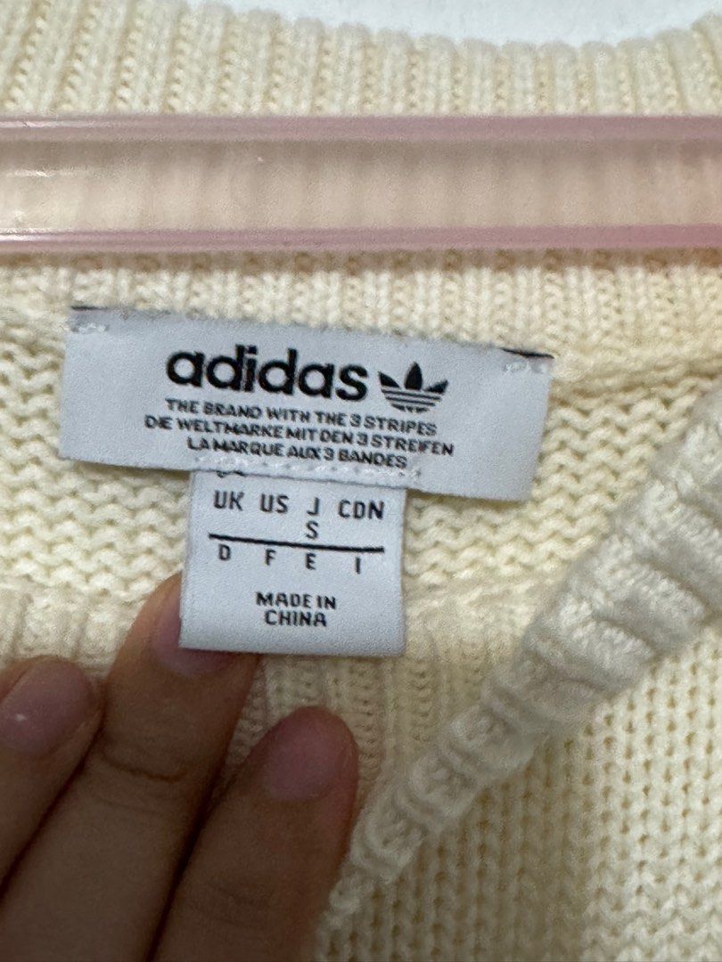 Adidas knit sweater (Category: Coats, Jackets and Outerwear) located in Cainta. Submitted by trufflecake (Listing ID 1358213991, Image 2). Description: Size s Fits s-m Never used just stored .
