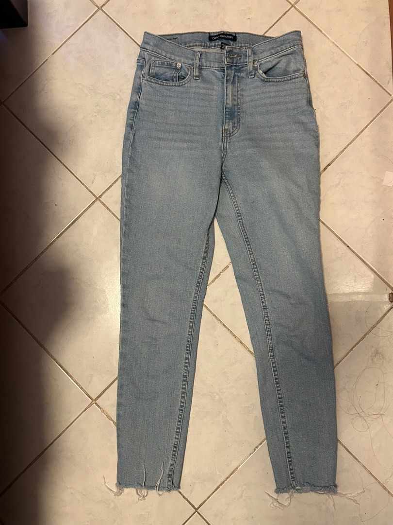 Authentic Calvin Klein Skinny Jeans (Category: Jeans) located in Manila. Submitted by declutterwithme101 (Listing ID 1358206686, Image 1). Description: Waist 25 inches Length 37 inches Never used. Bought in the US. No when worn :) Last price posted since I’m selling them already for a very cheap price pls don’t as for a lower price hehe :) Shipping fee thru j&t within MM: 65 pesos (medium pouch).