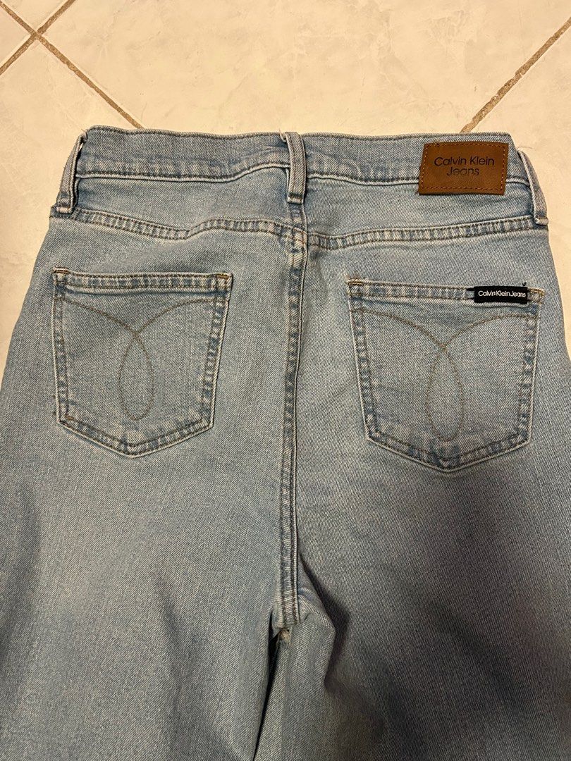 Authentic Calvin Klein Skinny Jeans (Category: Jeans) located in Manila. Submitted by declutterwithme101 (Listing ID 1358206686, Image 2). Description: Waist 25 inches Length 37 inches Never used. Bought in the US. No when worn :) Last price posted since I’m selling them already for a very cheap price pls don’t as for a lower price hehe :) Shipping fee thru j&t within MM: 65 pesos (medium pouch).