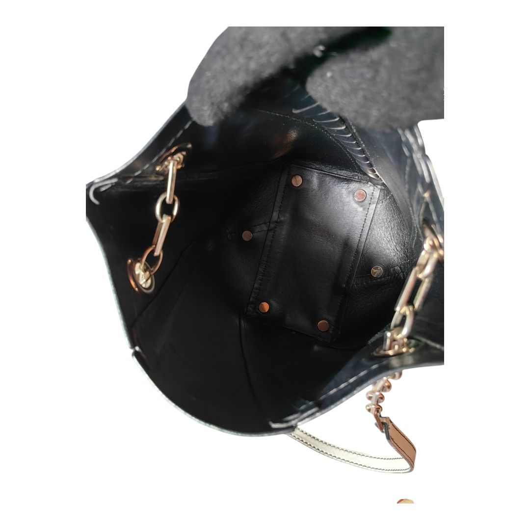 Authentic PROENZA SCHOULER Hex bucket bag (Category: Luxury Bags & Wallets) located in Quezon City. Submitted by maneradesignersboutique (Listing ID 1358167439, Image 2). Description: SALE SALE SALE❗❗❗ Money back Guarantee 💯% Guaranteed authentic *Brand: proeza schouler HEX Bicket bag *Materials: hard calfskin leather *Color: white and black *Size: small *Condition: 8.5/10 never been spa -Used * Inclusions: bag only with provided dustbag Open fo