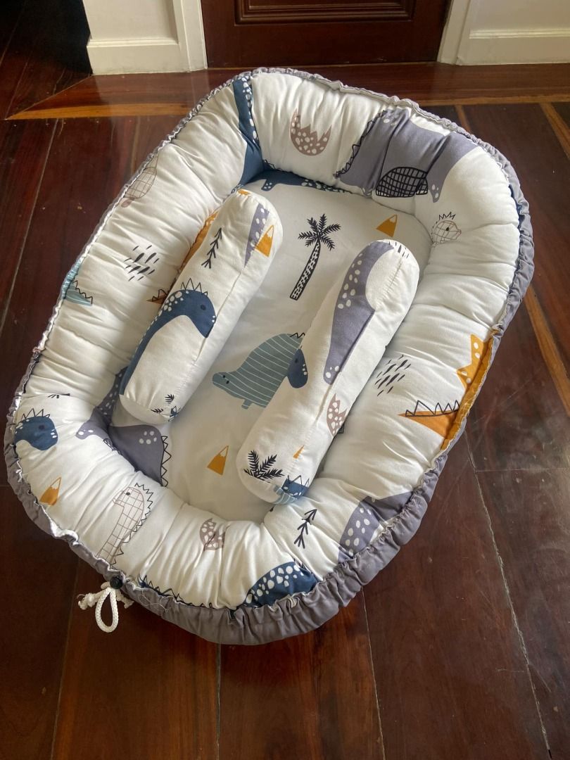 Baby bassinet (Category: Cots & Cribs) located in Caloocan City. Submitted by christinejgmaldia (Listing ID 1358228779, Image 1). Description: Baby portable bassinet. With pillows..