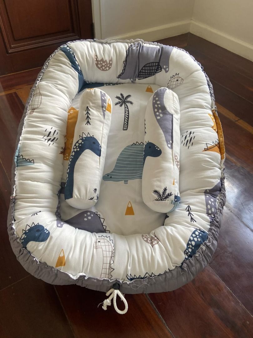 Baby bassinet (Category: Cots & Cribs) located in Caloocan City. Submitted by christinejgmaldia (Listing ID 1358228779, Image 2). Description: Baby portable bassinet. With pillows..