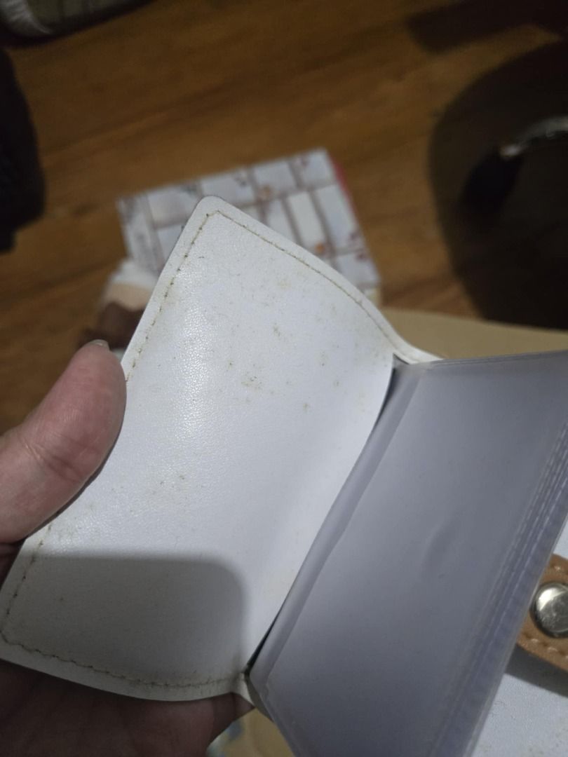 Cardholder (Category: Wallets & Card Holders) located in Las Pinas. Submitted by ctarandomstuff (Listing ID 1358231792, Image 3). Description: -Needs wiping lang but still good. -Para sa mga madaming cards but still needs lalagyan ng cash. .