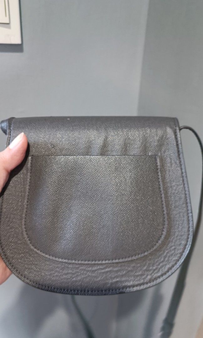 Celine small trotteur bag original (Category: Luxury Bags & Wallets) located in Cavite. Submitted by premfinds (Listing ID 1358233145, Image 3). Description: self Auth is advised for Japan bought celine honest issue na change na 1 screw inside see last photo signs of use sa gilid lang ng strap as the bag only no other inclusions thus selling low. steal price na yan if you Chek other super nakakalula price. RFS hindi ko na bet, change wardrobe na.