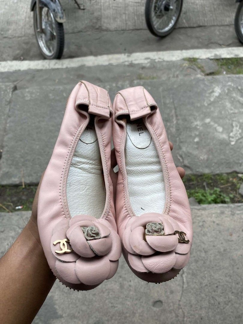 Chanel flat (Category: Flats & Sandals) located in Koronadal. Submitted by mannylagada880 (Listing ID 1358212360, Image 1). Description: Ukay2x source good condition.
