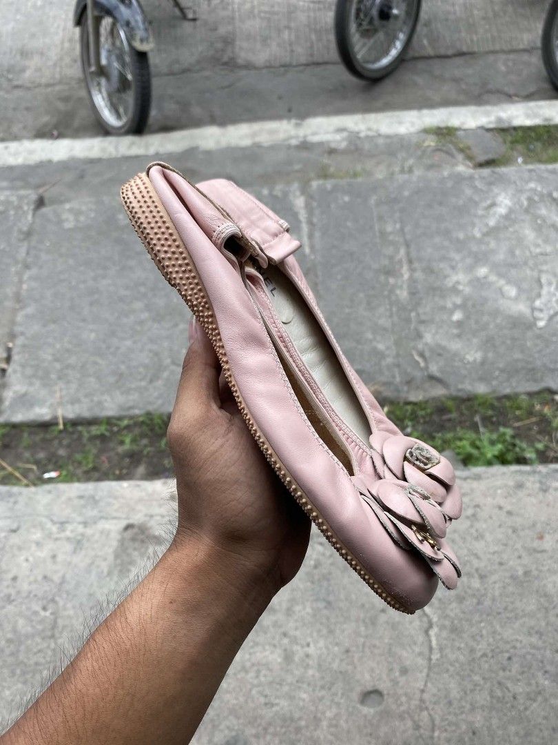 Chanel flat (Category: Flats & Sandals) located in Koronadal. Submitted by mannylagada880 (Listing ID 1358212360, Image 2). Description: Ukay2x source good condition.