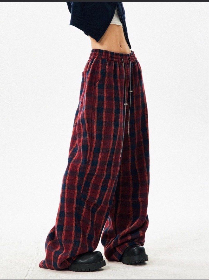 Checkered pattern pants （分類：其他下身）位於 Hong Kong。 由 aa143_ 提交（商品編號 1358239455，圖片 1）。簡介： Length 94cm Leg opening 15cm Waist 35cm(flexible) Good condition。