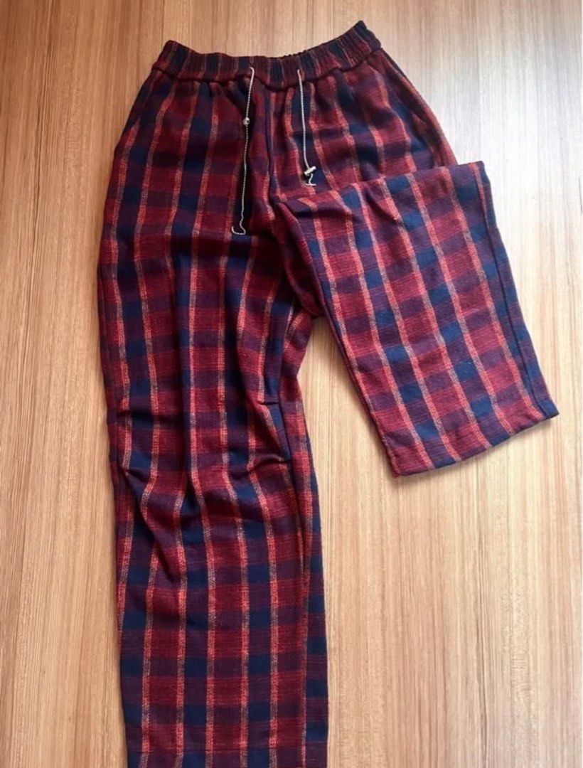 Checkered pattern pants （分類：其他下身）位於 Hong Kong。 由 aa143_ 提交（商品編號 1358239455，圖片 2）。簡介： Length 94cm Leg opening 15cm Waist 35cm(flexible) Good condition。