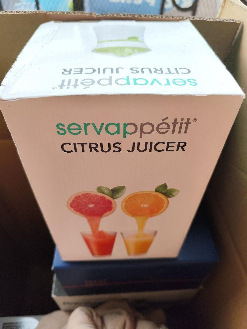Citrus Juicer 110V (Category: Juicers, Blenders & Grinders) located in Makati City. Submitted by audreygatchalian (Listing ID 1358264555, Image 3). Description: Used once 110 V no box!.