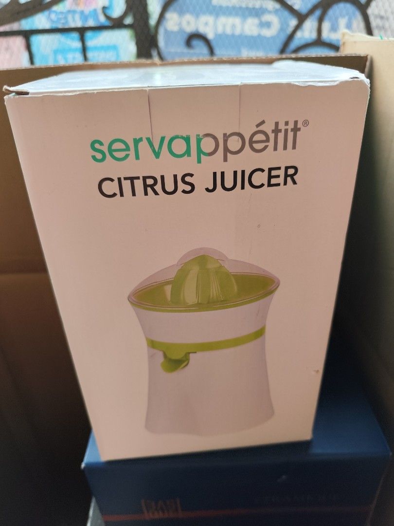 Citrus Juicer 110V (Category: Juicers, Blenders & Grinders) located in Makati City. Submitted by audreygatchalian (Listing ID 1358264555, Image 2). Description: Used once 110 V no box!.