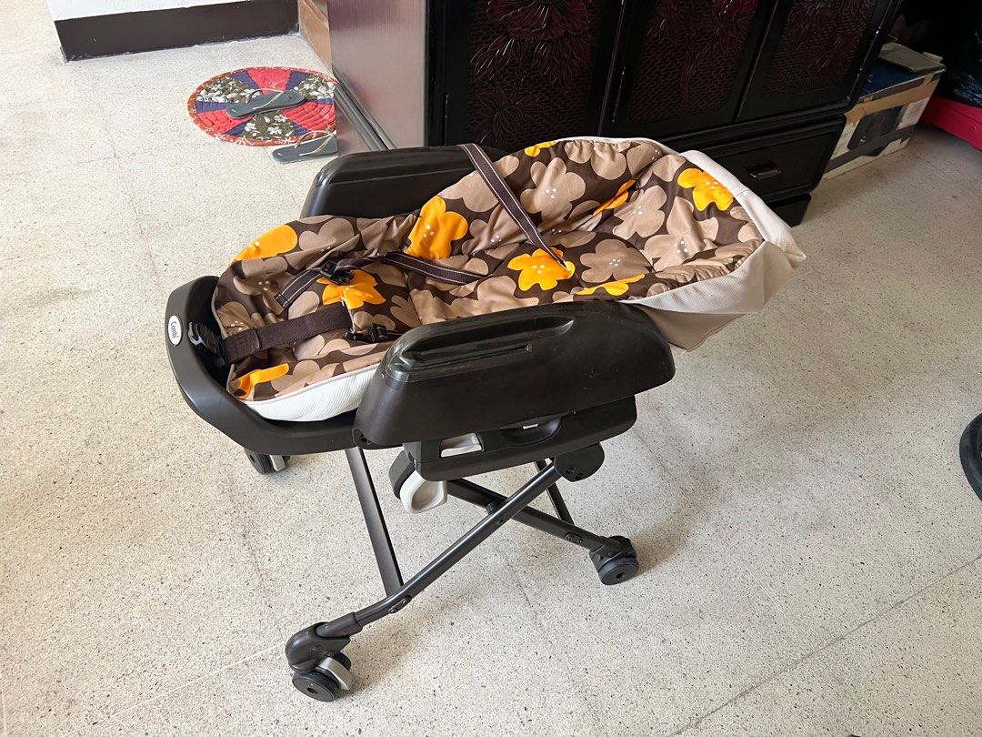 Combi Swinging Highchair (Category: Cots & Cribs) located in Quezon City. Submitted by rainerbaezlim7371 (Listing ID 1358173798, Image 2). Description: Like new, manual swing with gentle beat to soothe baby falling asleep easily..