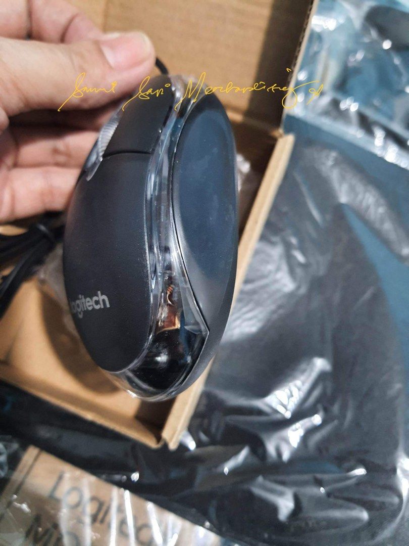 Computer Mouse with Mouse Pad Set For Sale (Category: Mouse & Mousepads) located in Pasig City. Submitted by musamam_10 (Listing ID 1358168955, Image 3). Description: PAUBOS SALE!!!! Now @ 60 each! Set na po Optical Mouse with Mouse Pad What you see is what you Take all??? Lets talk.