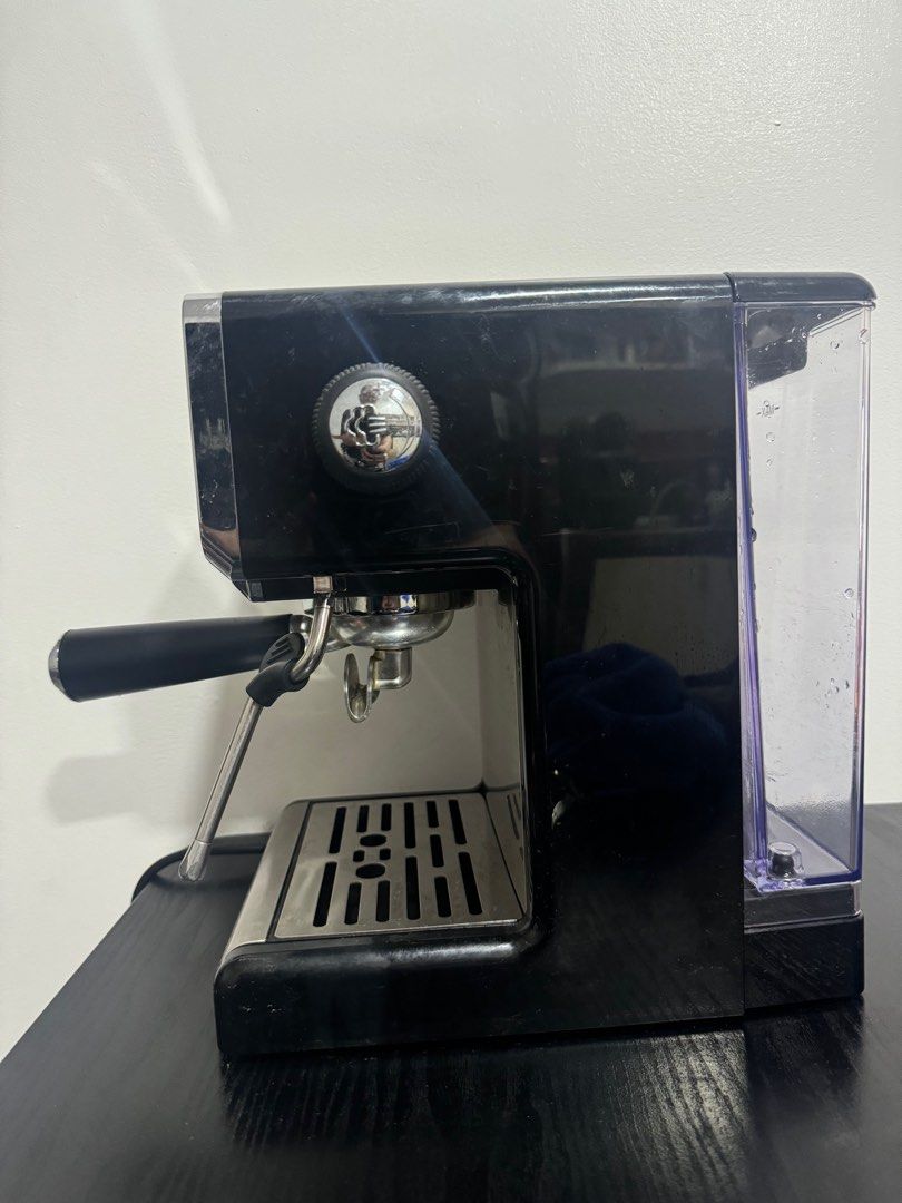 Gemilai CRM3605 (Category: Coffee Machines & Makers) located in Pasig City. Submitted by rbejasa (Listing ID 1358188196, Image 2). Description: - Item is in good condition - Makes really good espresso - Powerful steamer perfect for making latte art .