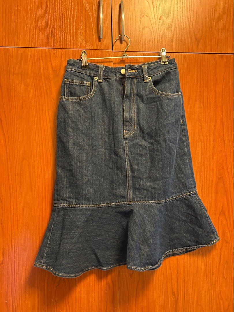 GU Skirt (Category: Skirts) located in Manila. Submitted by declutterwithme101 (Listing ID 1358171836, Image 2). Description: Waist: 26 inches Length: 24 inches Only used once. As good as new. :) Last price posted since I’m selling them already for a very cheap price pls don’t as for a lower price hehe :) Shipping fee thru j&t within MM: 45 pesos (small pouch).