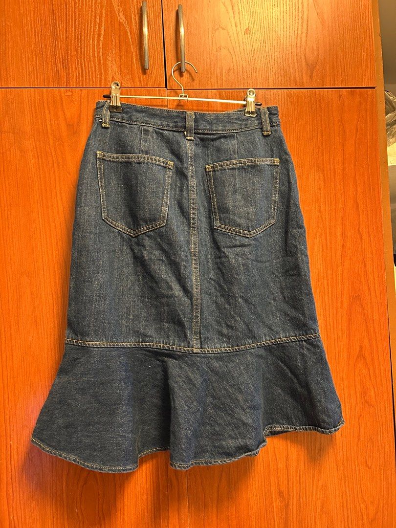 GU Skirt (Category: Skirts) located in Manila. Submitted by declutterwithme101 (Listing ID 1358171836, Image 3). Description: Waist: 26 inches Length: 24 inches Only used once. As good as new. :) Last price posted since I’m selling them already for a very cheap price pls don’t as for a lower price hehe :) Shipping fee thru j&t within MM: 45 pesos (small pouch).