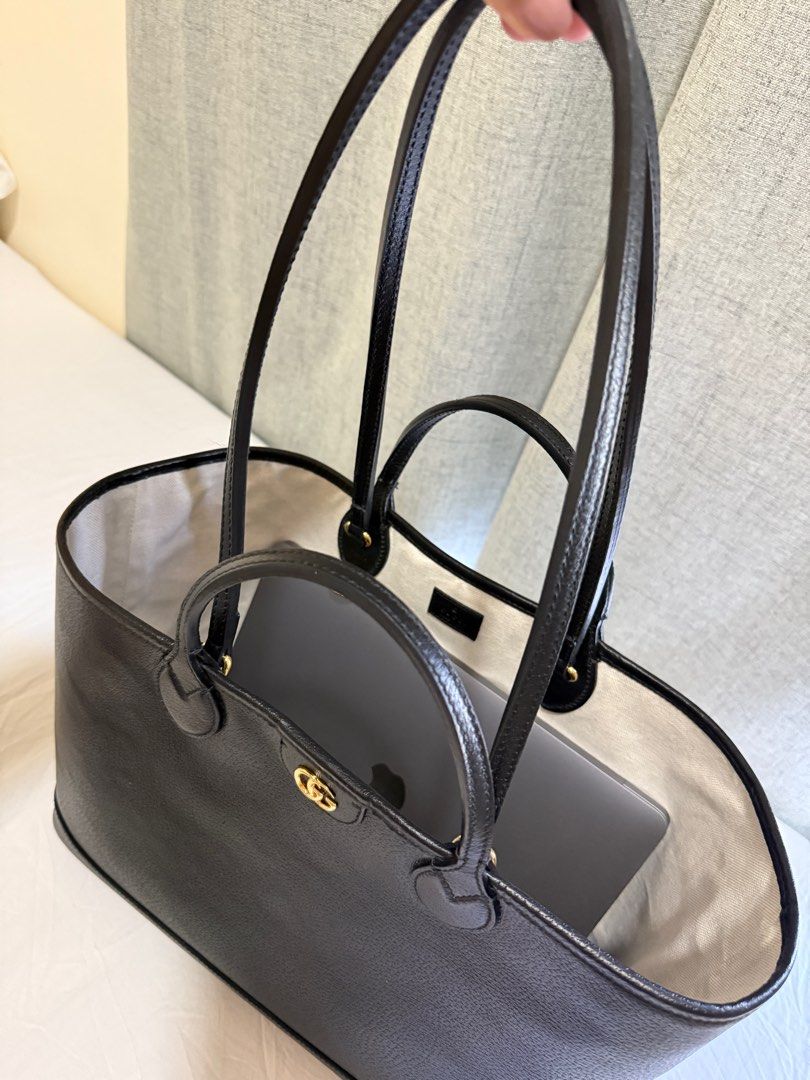 Gucci Ophidia Medium Tote (Category: Luxury Bags & Wallets) located in Quezon City. Submitted by aaa_luxury (Listing ID 1358193518, Image 2). Description: - 100% Authentic - Rank A - Comes with its original dust bag - Can be used as a shoulder bag or top handle bag - Free delivery within Metro Manila only via SDD carriers 😊.