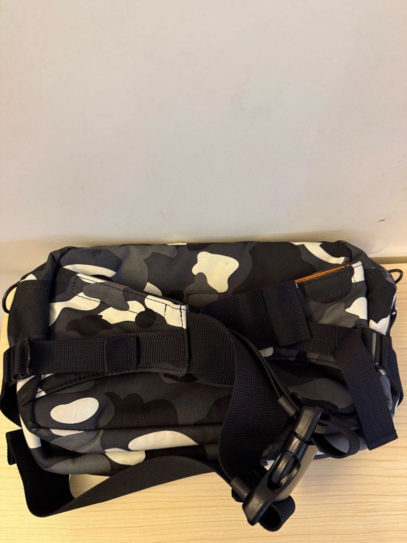 日本制Head Porter x BAPE （分類：腰袋、手提袋、小袋）位於 Hong Kong。 由 Kennyahnam 提交（商品編號 1358169145，圖片 2）。簡介： 靚袋一個日本澀谷BAPE專門店購入！。
