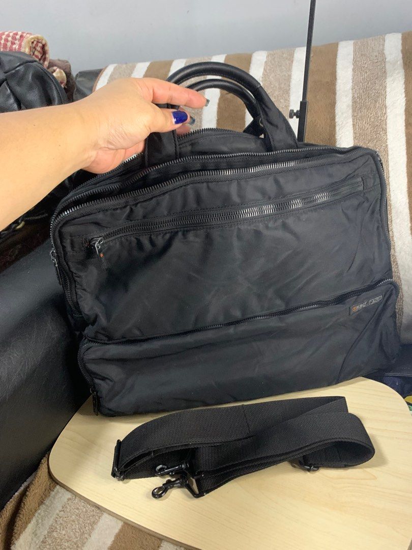 Japan ace branded laptopBag (Category: Laptop Bags & Sleeves) located in Cabanatuan. Submitted by mjluxxejapan (Listing ID 1358300889, Image 1). Description: Fixed price approx 16”x12” meas makapal matibay maganda quality.good cond.faded lng mga zipper Pero ganda nto.malinis ..