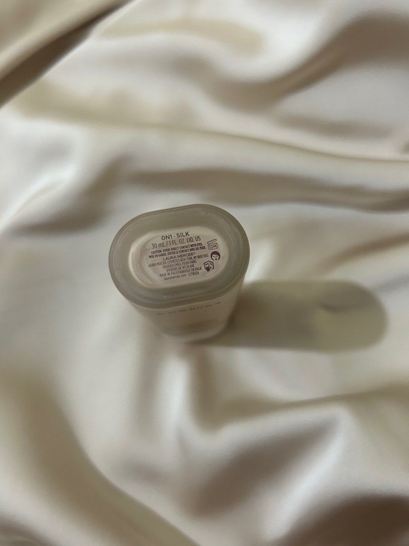 Laura Mercier Real Flawless Foundation (SILK) (Category: Makeup) located in Makati City. Submitted by jiyoothepomspitz (Listing ID 1358315530, Image 3). Description: original bought from rustans makati barely used 98% full.