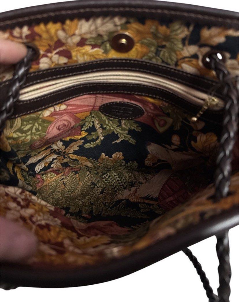 Loewe Vintage (Category: Luxury Bags & Wallets) located in Manila. Submitted by dashlux (Listing ID 1358303818, Image 3). Description: .