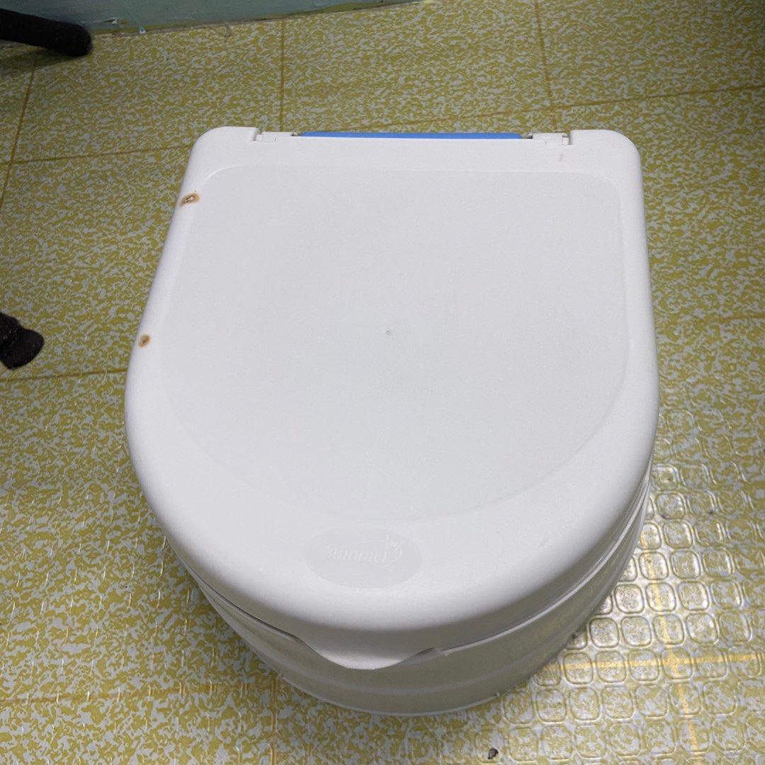 Potty training seats (Category: Toilet Training) located in Manila. Submitted by ya_el04 (Listing ID 1358159502, Image 2). Description: .