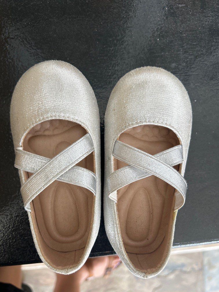 Toddler Shoes (Category: Babies & Kids Fashion) located in Singapore. Submitted by prelovedthingamajig (Listing ID 1358196541, Image 1). Description: Worn leas that 5 times.
