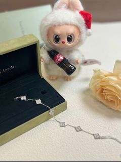 （分類：）位於 。 由 chloe_luxury_vca 提交（商品編號 1357447694，圖片 1）。簡介： 。