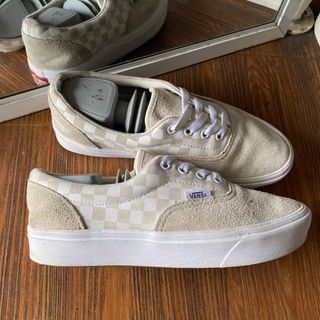 (Kategori: ) berada di . Dikirim oleh sneakerssecondmarket (ID iklan 1358325171, Gambar 1). Deskripsi: .