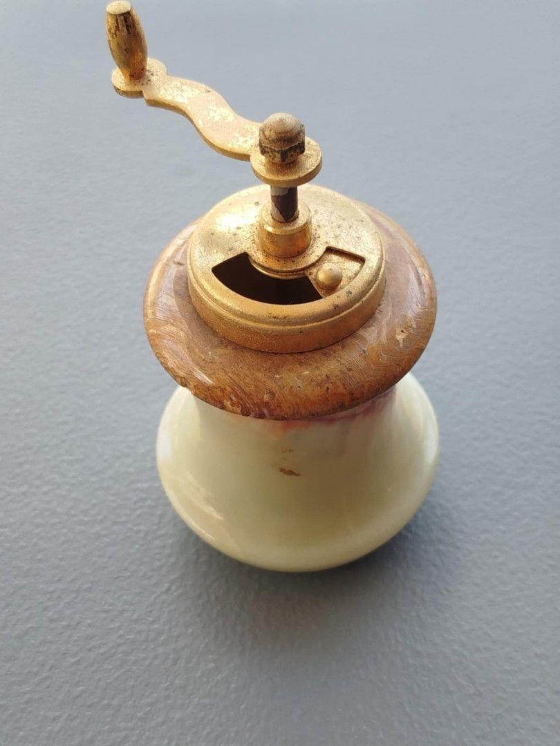 Vintage Italian Spice Mill (Category: Other Kitchenware & Tableware) located in Makati City. Submitted by meowmyella (Listing ID 1358283978, Image 1). Description: 🌶️ Italian Vintage Spice (Pepper & Salt) Mill 💵 PHP 600 only! 😉 Ebay price: USD 149 ⭕ As is basis ⭕ Marble ⭕ Great addition for your vintage collection 😉If you need more details regarding the item, kindly send me DM. #preloved #spicemill #smokers #vintageitem #vintagecollector #vin