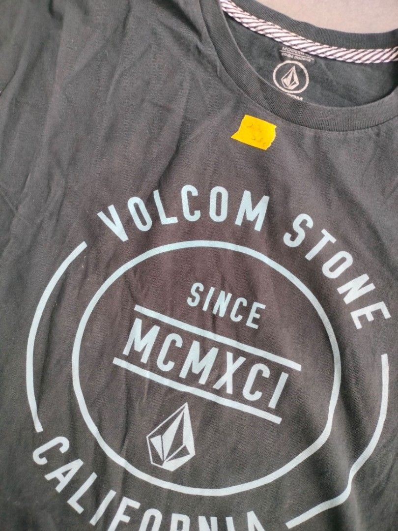 Volcom (Category: Tshirts & Polo Shirts) located in Sungai Petani. Submitted by shopperheads (Listing ID 1358229140, Image 3). Description: Volcom Stone Skate P23/L28.5 Condition 9/10 Rm20 Pos DFOD.