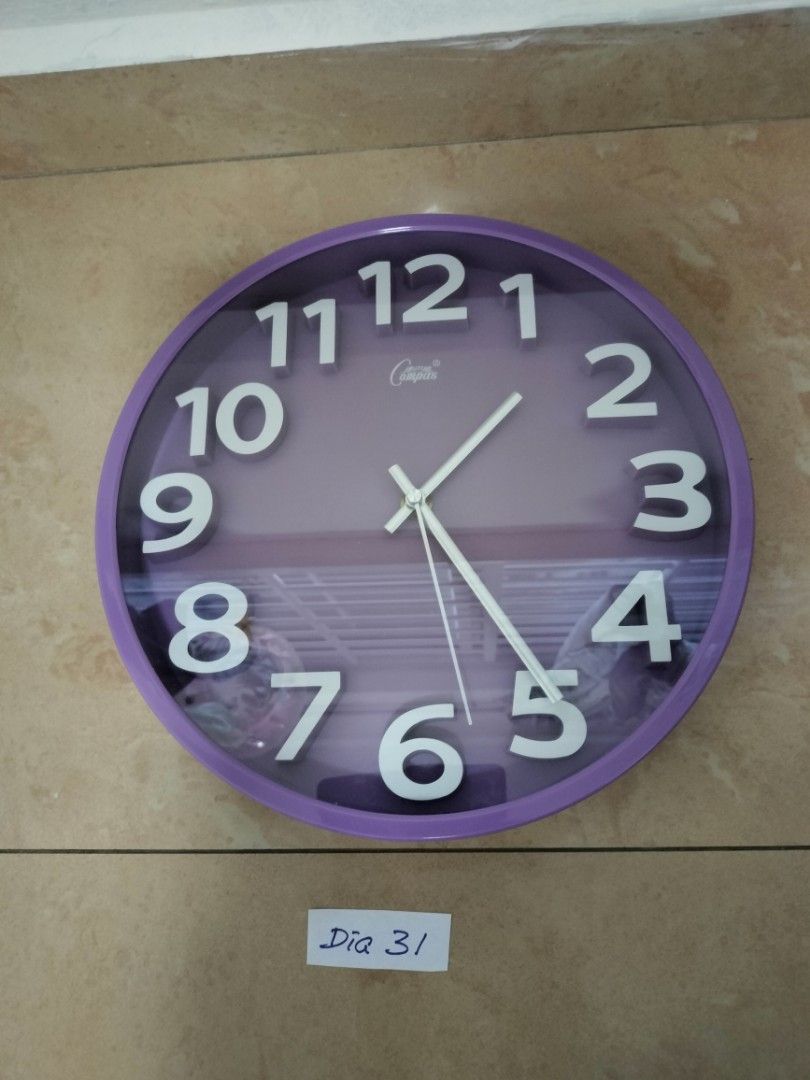 Wall Clock - Dia 33 cm