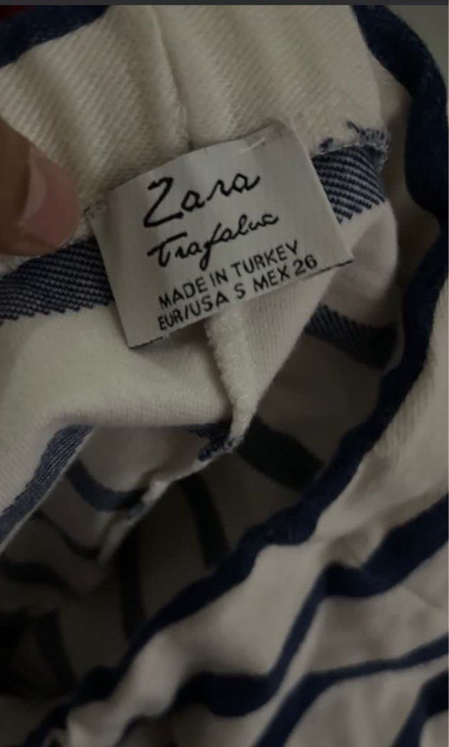 Zara Blue Striped Skirt (Category: Skirts) located in Manila. Submitted by frenchmacaron (Listing ID 1358196991, Image 3). Description: Stretchable.