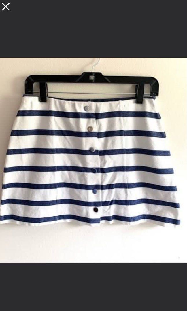 Zara Blue Striped Skirt (Category: Skirts) located in Manila. Submitted by frenchmacaron (Listing ID 1358196991, Image 1). Description: Stretchable.